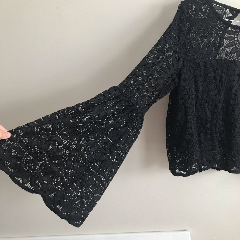 👁‍🗨 lacy bell sleeve long sleeve crop top 👁‍🗨